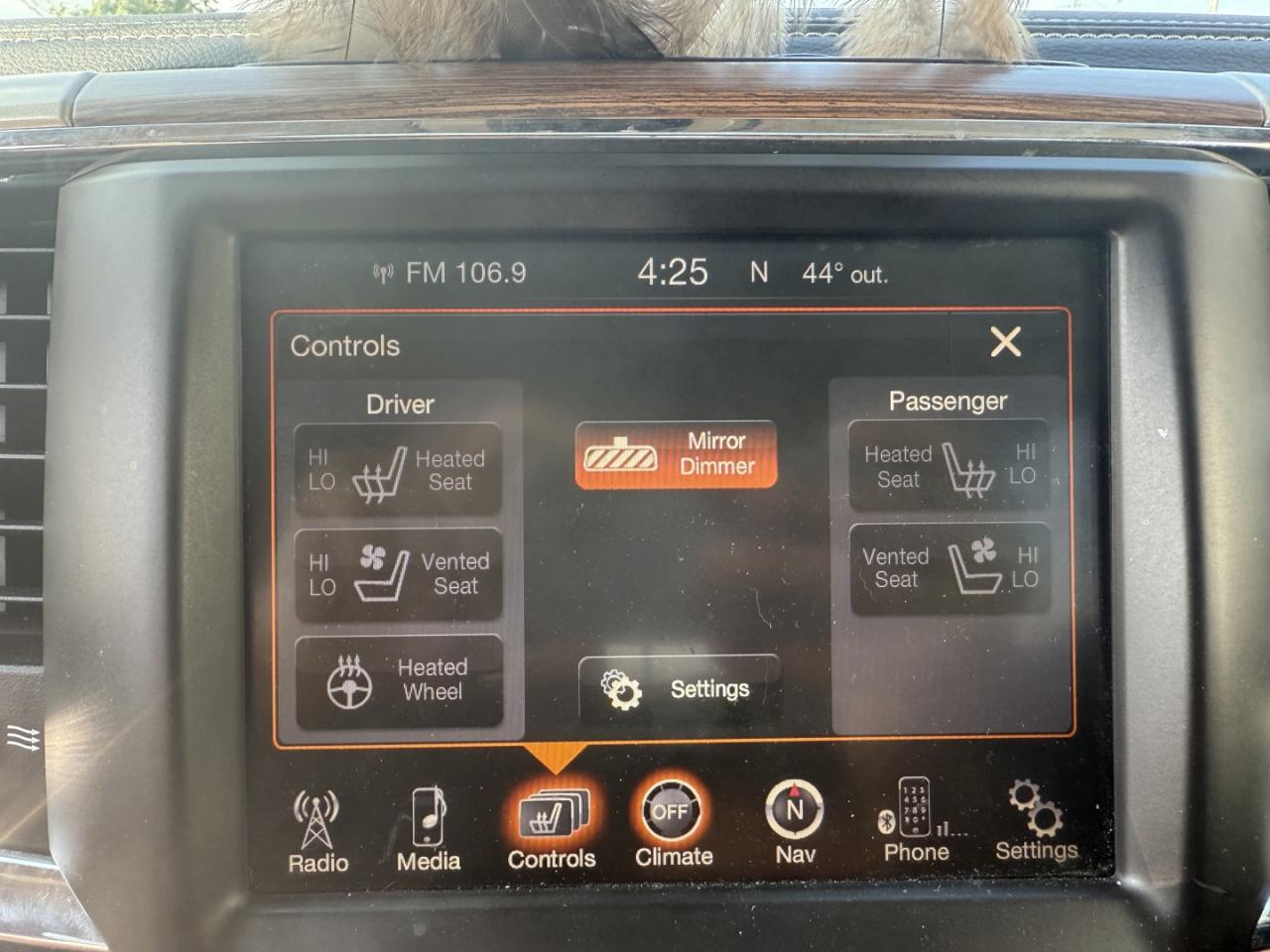 2015 RAM 1500 Laramie Crew Cab LWB 4WD - Photo #9