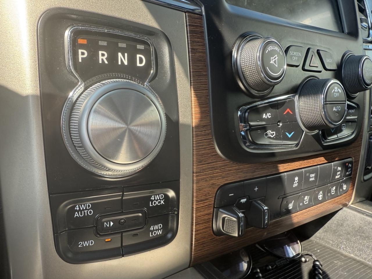 2015 RAM 1500 Laramie Crew Cab LWB 4WD - Photo #12