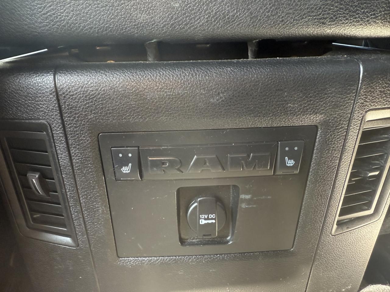 2015 RAM 1500 Laramie Crew Cab LWB 4WD - Photo #16