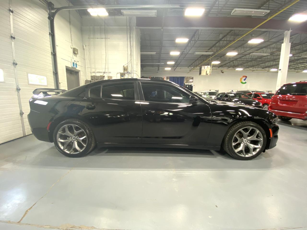 2017 Dodge Charger SXT - Photo #6