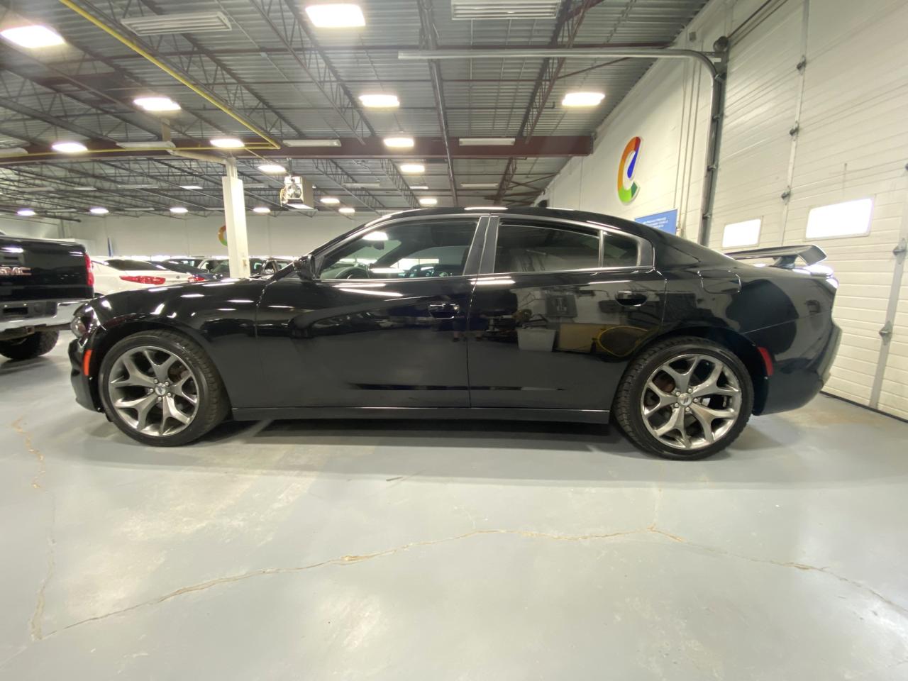 2017 Dodge Charger SXT - Photo #2