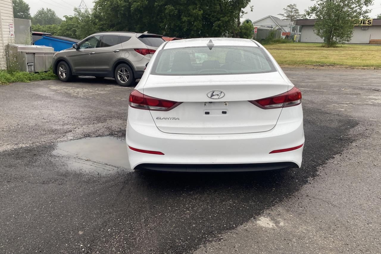 2017 Hyundai Elantra GL - Photo #5