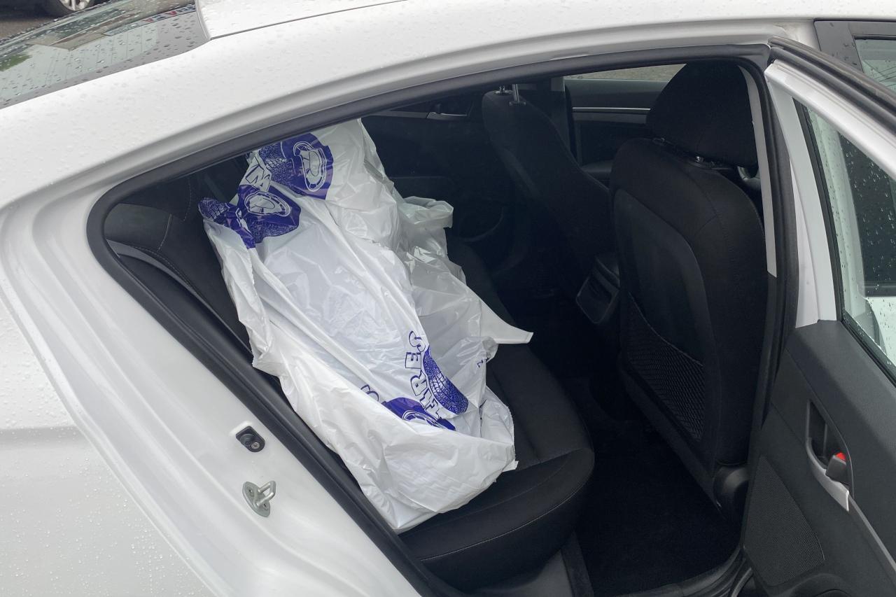 2017 Hyundai Elantra GL - Photo #15