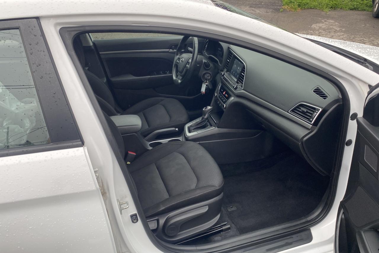2017 Hyundai Elantra GL - Photo #16
