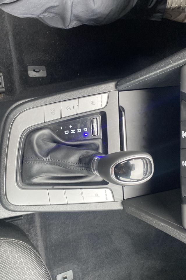 2017 Hyundai Elantra GL - Photo #14