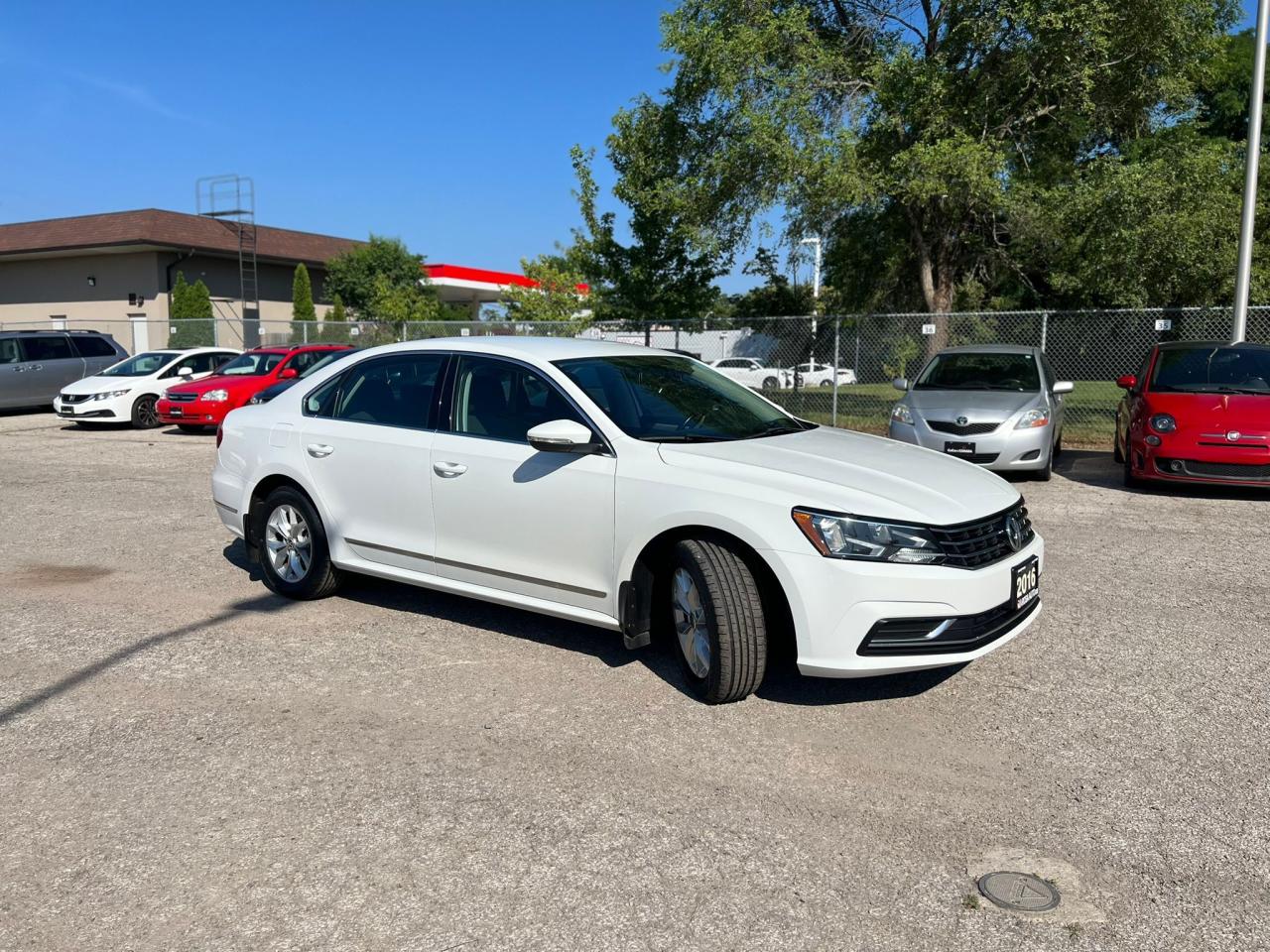 2016 Volkswagen Passat AUTO NO ACCIDENT HEATED SEAT BACKUP CAMERA B-T Photo4