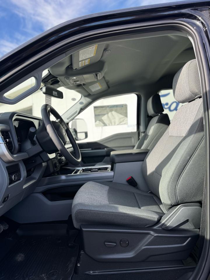 2025 Ford F-350 Super Duty SRW XLT Photo5