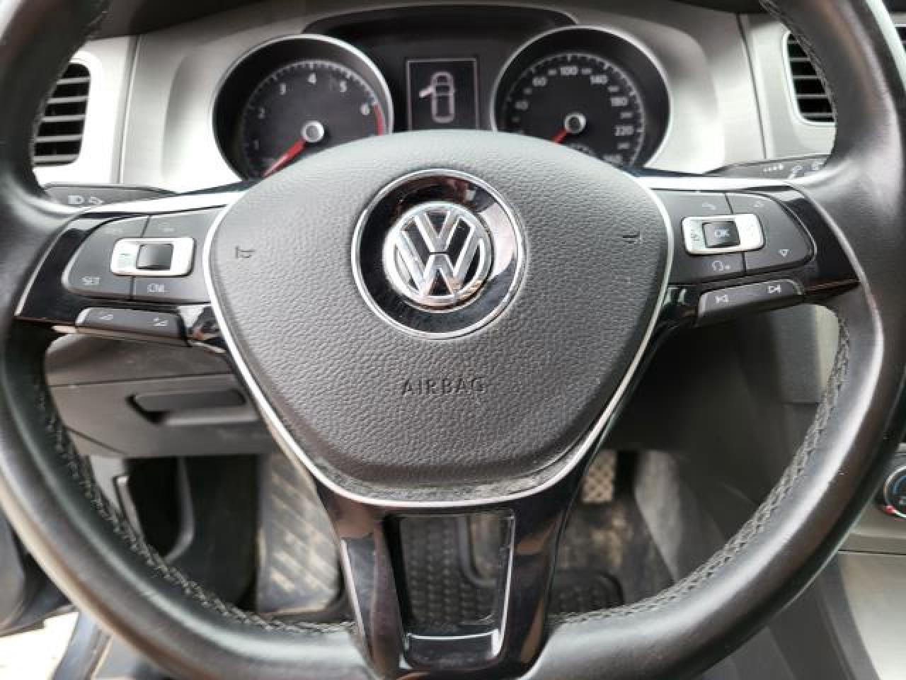 2015 Volkswagen Golf TRENDLINE Photo10