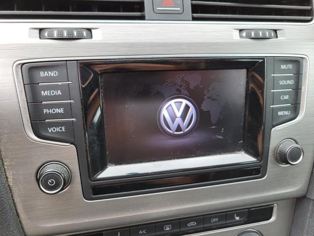 2015 Volkswagen Golf TRENDLINE Photo32
