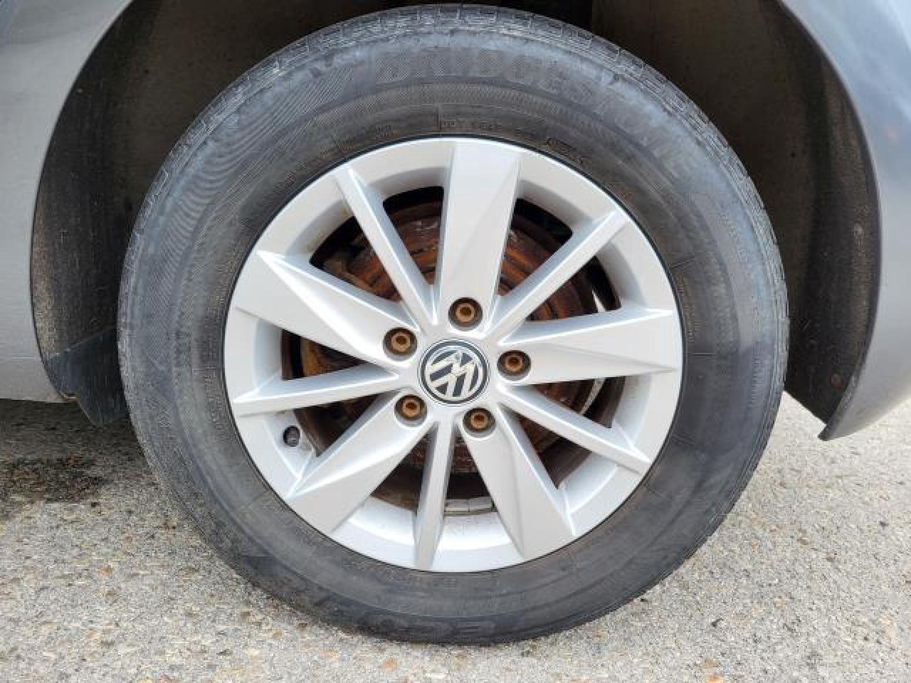 2015 Volkswagen Golf TRENDLINE Photo35