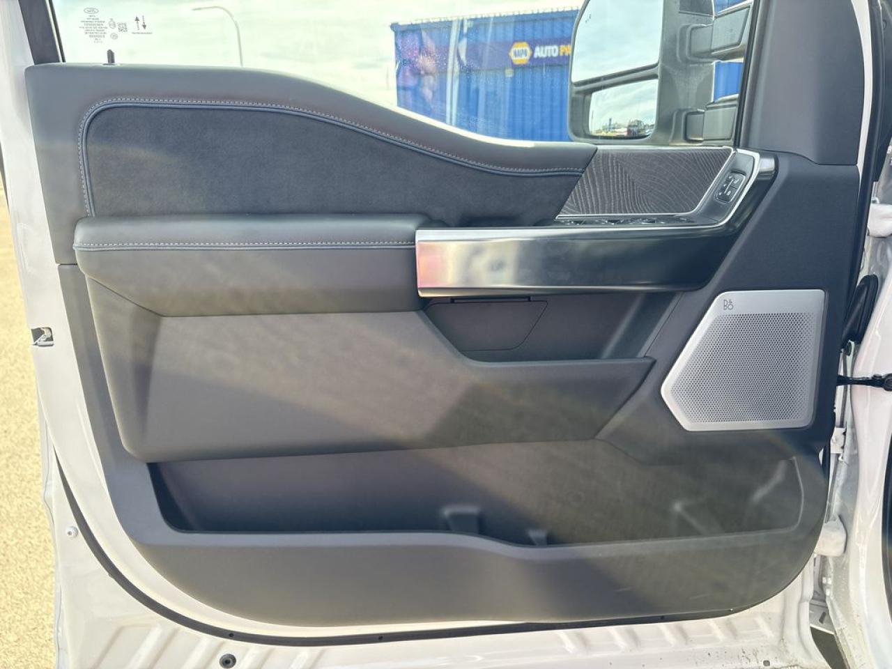 2025 Ford F-350 Super Duty SRW PLATINUM 8' Box 713A Photo3