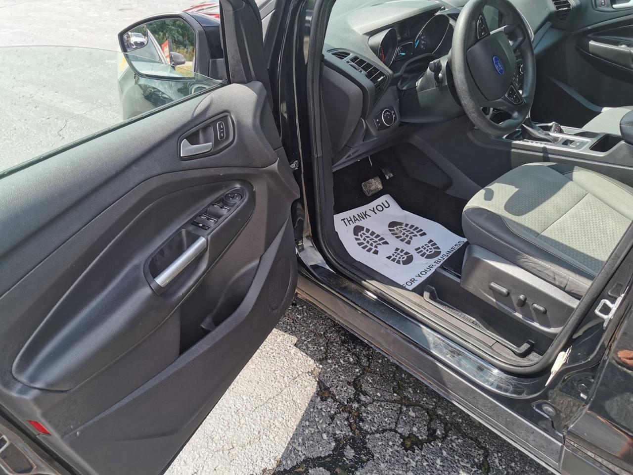2017 Ford Escape SE - Photo #10
