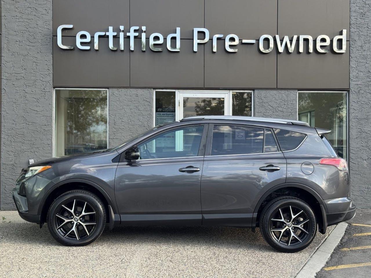 Used 2018 Toyota RAV4 SE w/ SUNROOF / LEATHER / AWD for sale in Calgary, AB
