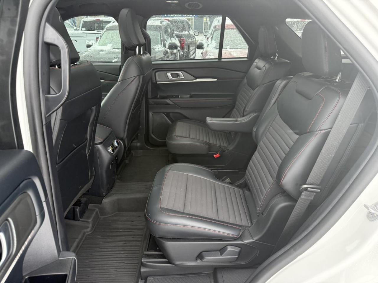 2025 Ford Explorer ST-Line Photo