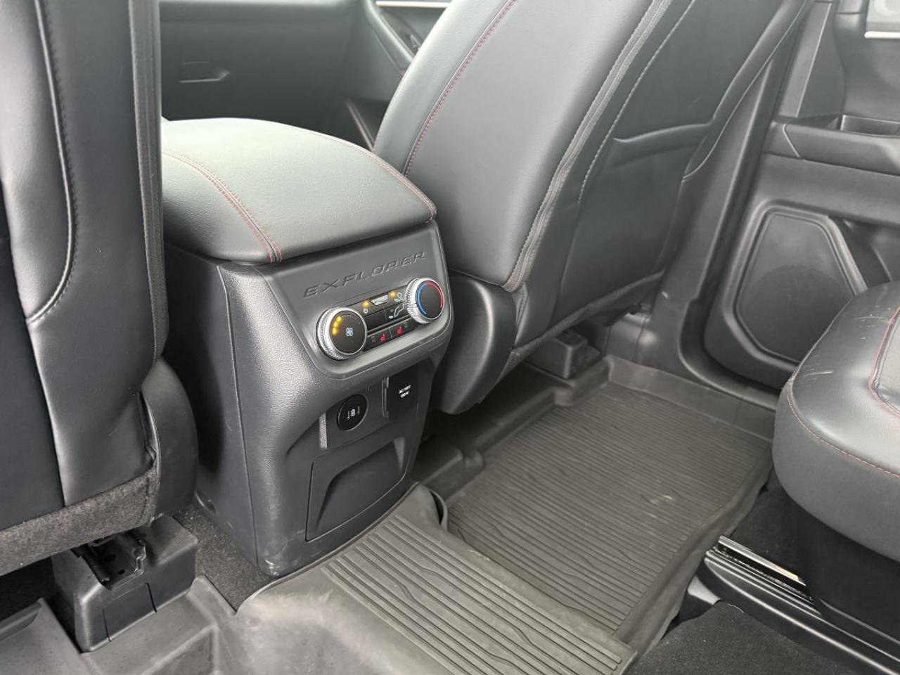 2025 Ford Explorer ST-Line Photo