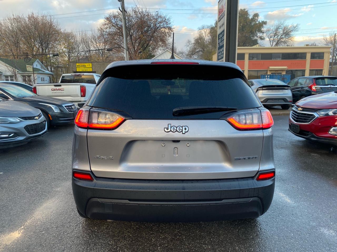 2022 Jeep Cherokee Sport | 4X4 | Apple CarPlay | Android Auto Photo