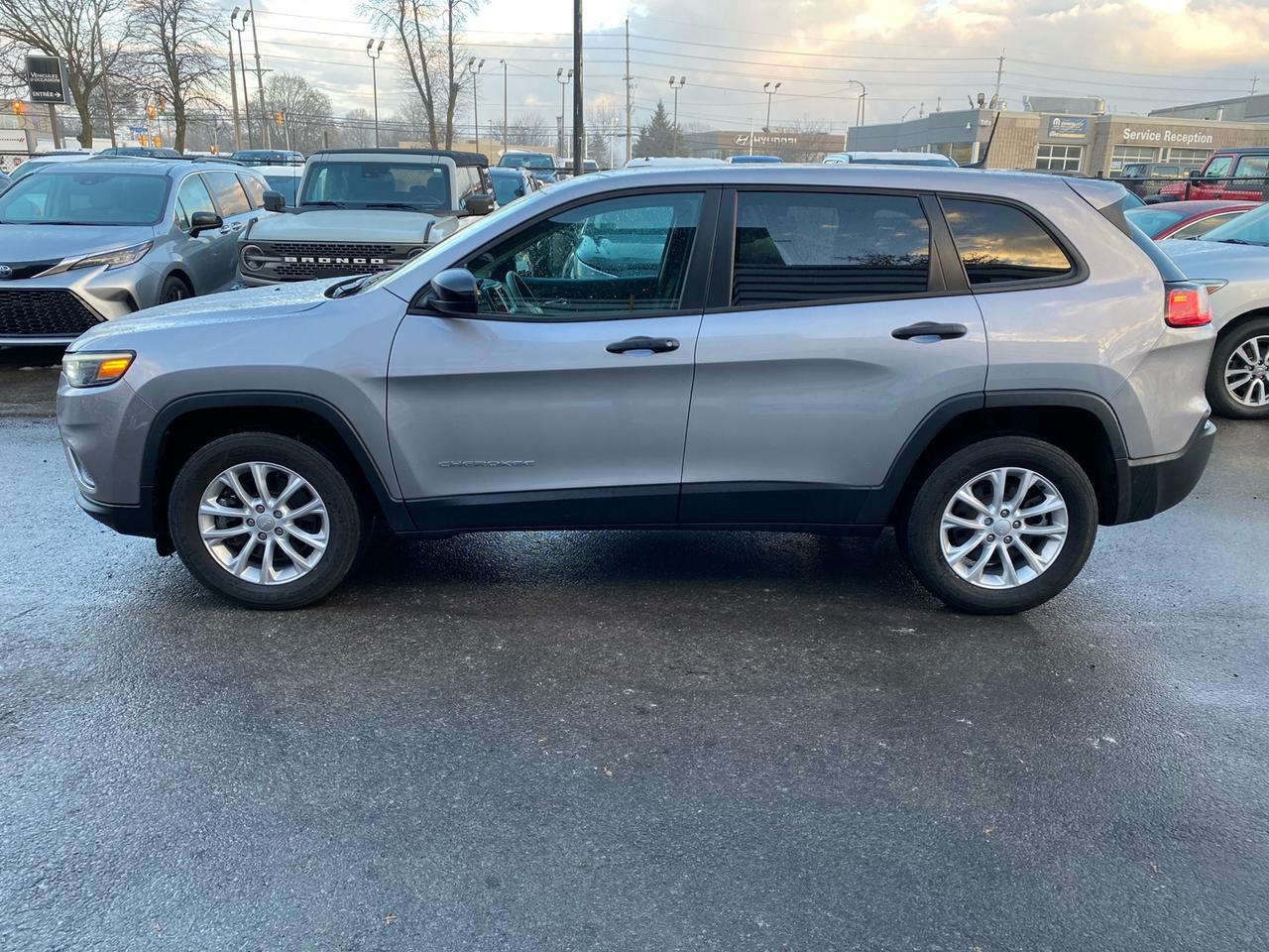 2022 Jeep Cherokee Sport | 4X4 | Apple CarPlay | Android Auto | Photo