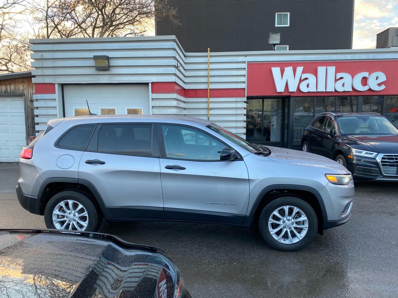 2022 Jeep Cherokee Sport | 4X4 | Apple CarPlay | Android Auto | Photo