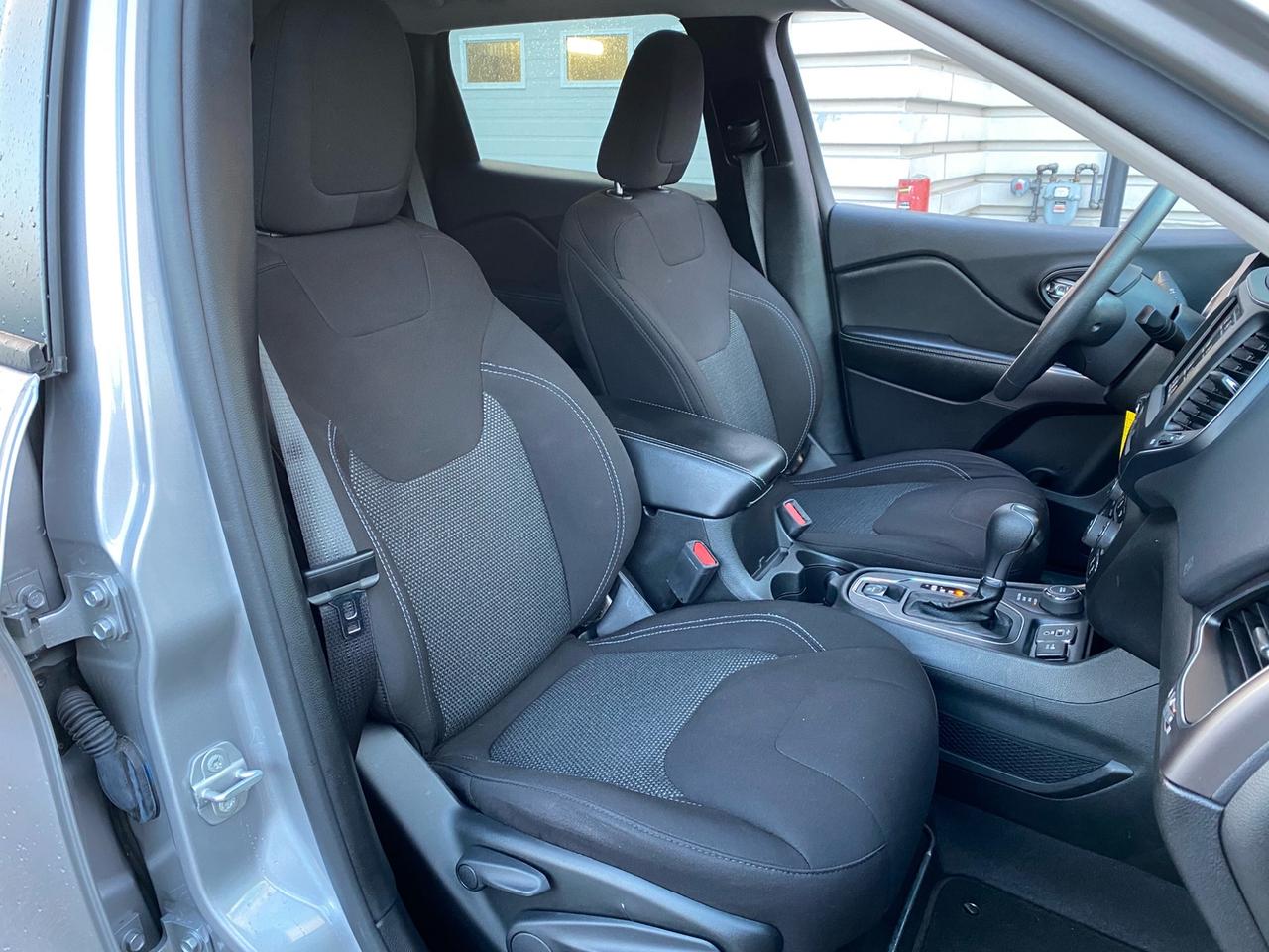 2022 Jeep Cherokee Sport | 4X4 | Apple CarPlay | Android Auto | Photo