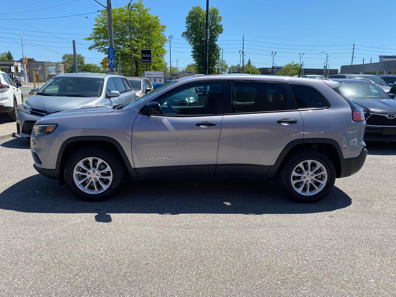 2022 Jeep Cherokee Sport | 4X4 | Apple CarPlay | Android Auto | Photo