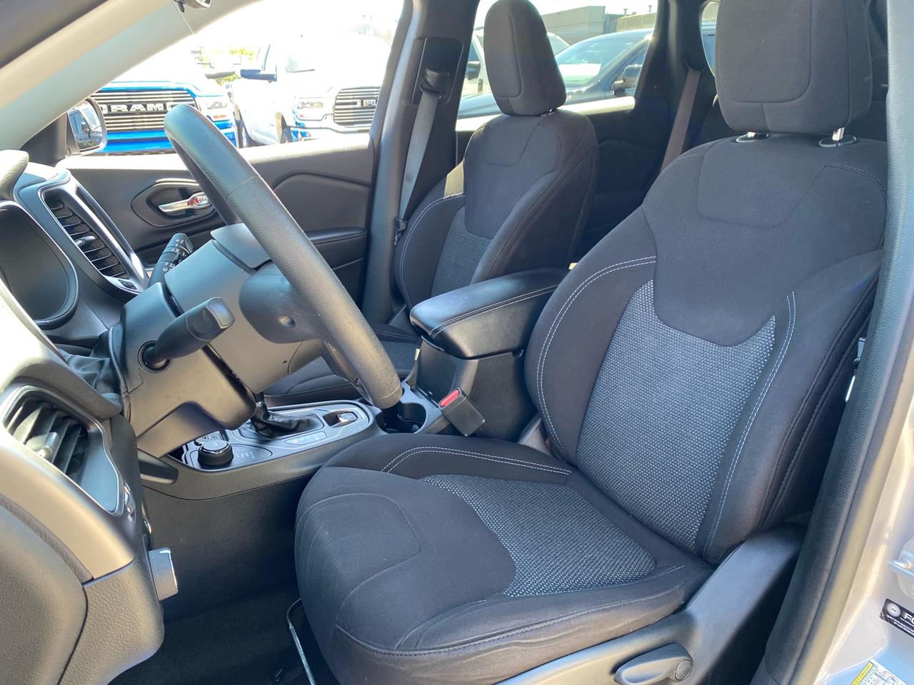 2022 Jeep Cherokee Sport | 4X4 | Apple CarPlay | Android Auto | Photo