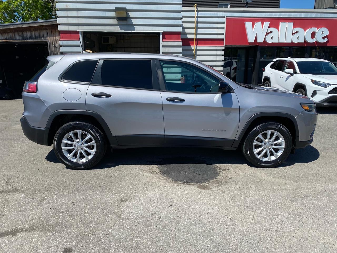2022 Jeep Cherokee Sport | 4X4 | Apple CarPlay | Android Auto | Photo