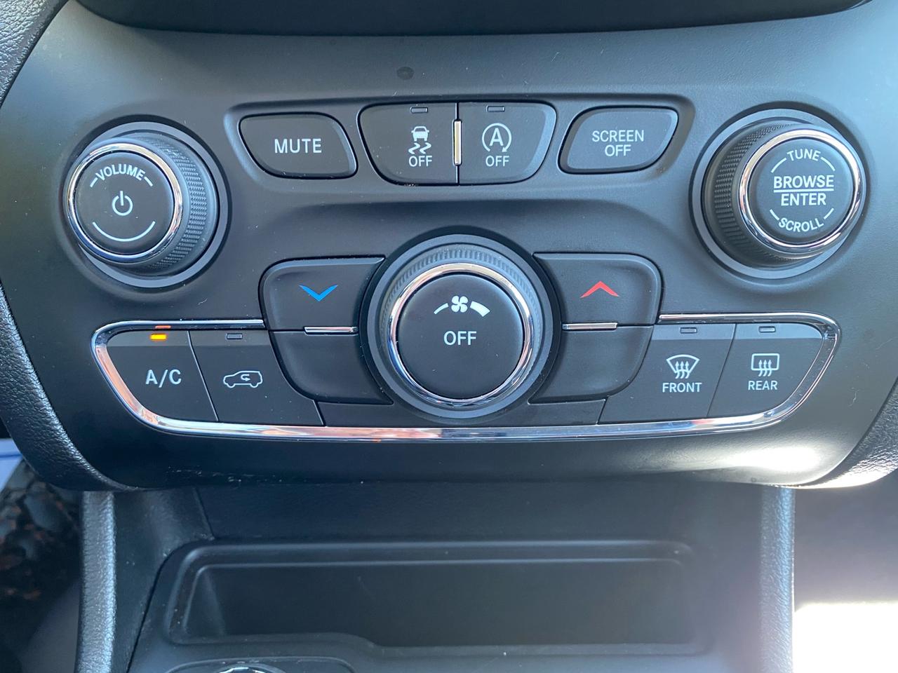 2022 Jeep Cherokee Sport | 4X4 | Apple CarPlay | Android Auto | Photo