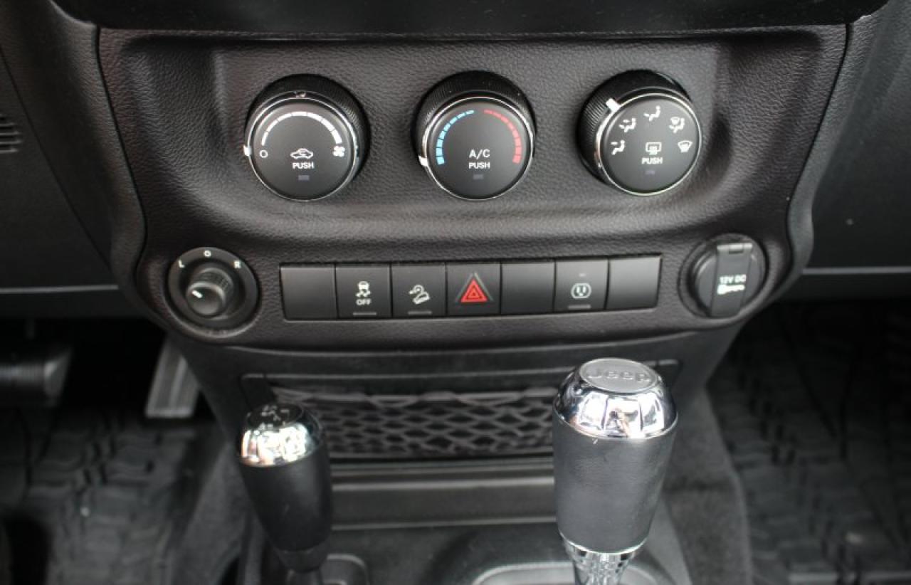 2018 Jeep Wrangler Sahara*Unlimited*Low Ks*4x4*Bluetooth*Two Tops - Photo #13