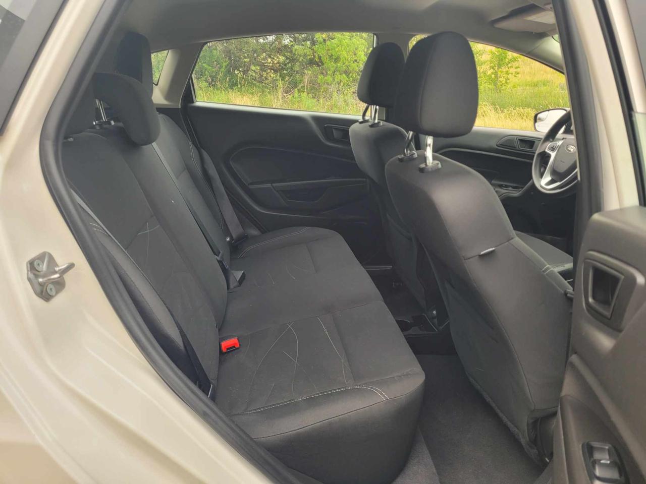 2017 Ford Fiesta SE Photo8