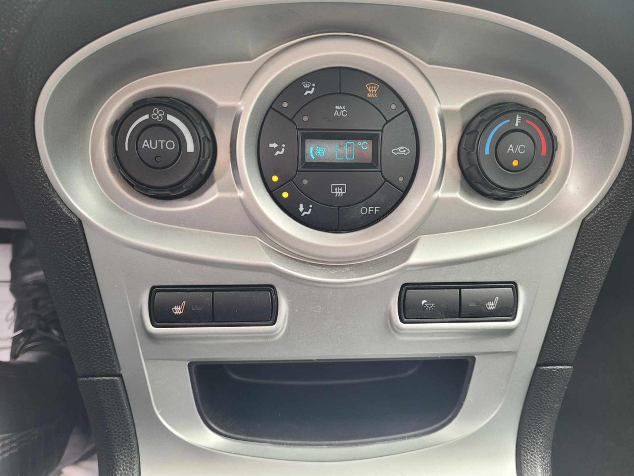 2017 Ford Fiesta SE Photo12