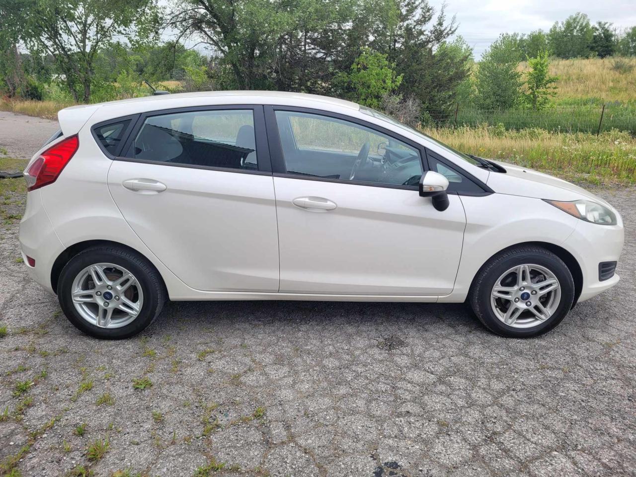 2017 Ford Fiesta SE Photo2