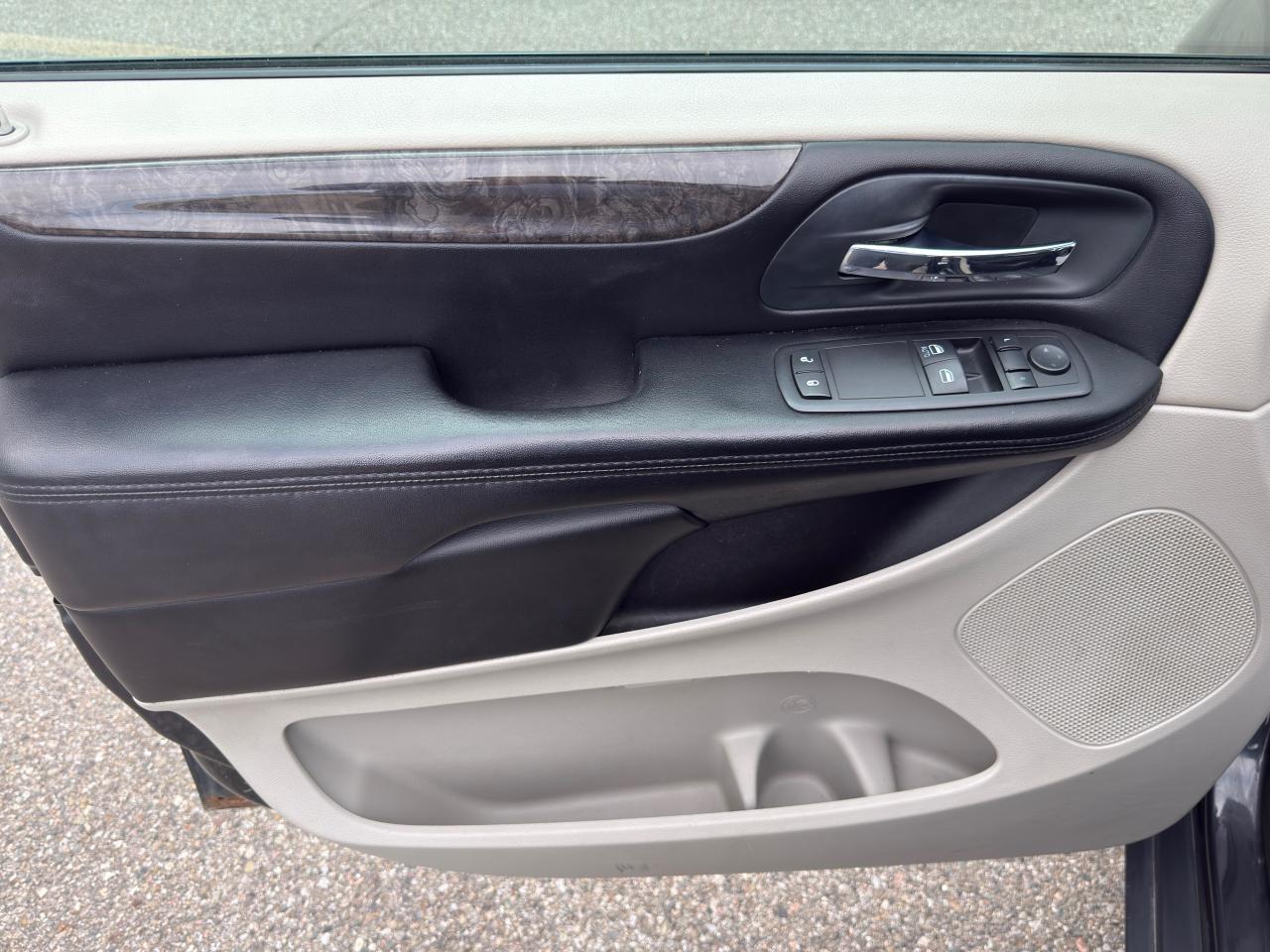 2011 Dodge Grand Caravan SXT - Photo #9