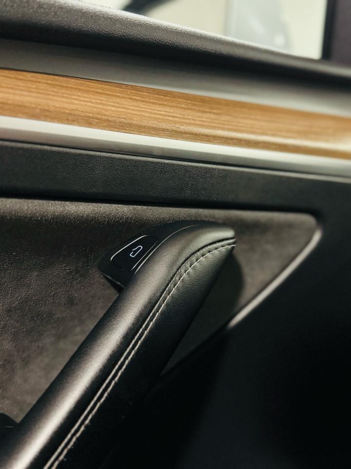 2023 Tesla Model Y LONG RANGE - Photo #11