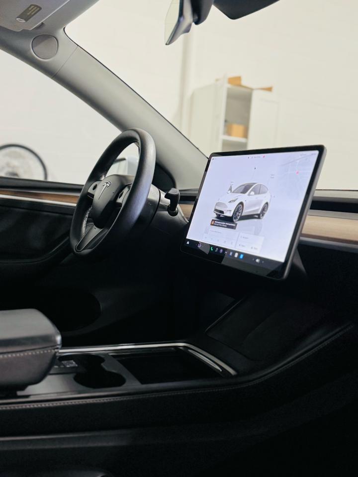 2023 Tesla Model Y LONG RANGE - Photo #26