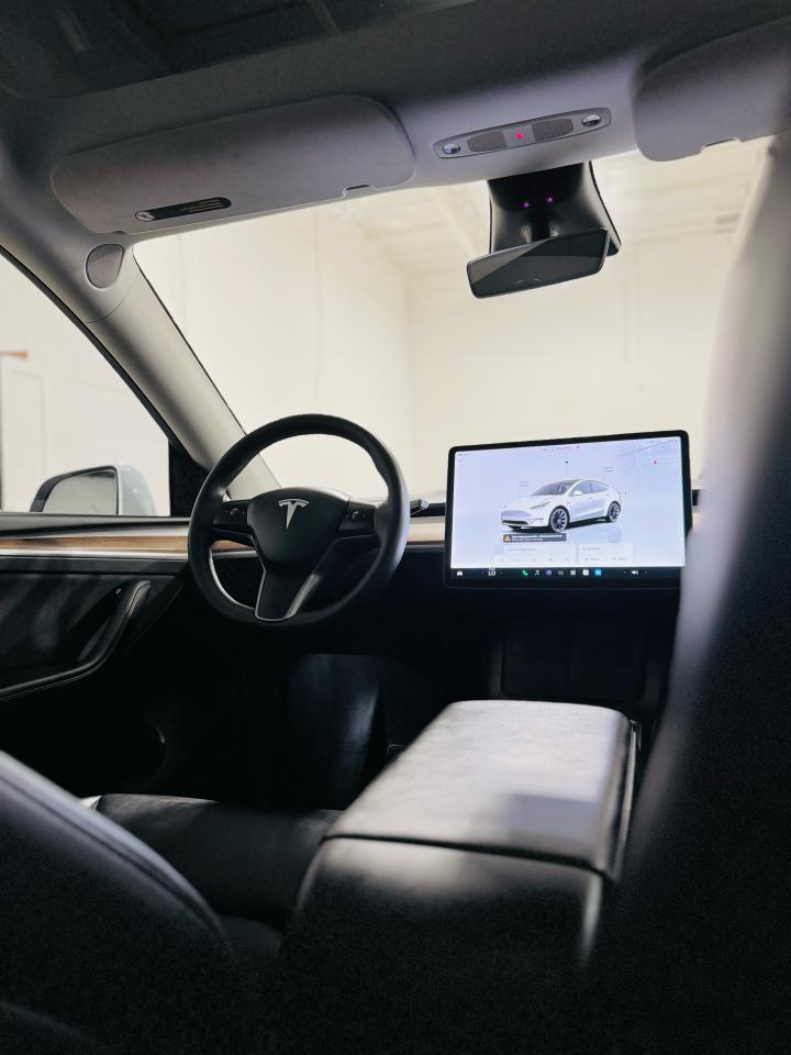 2023 Tesla Model Y LONG RANGE - Photo #24