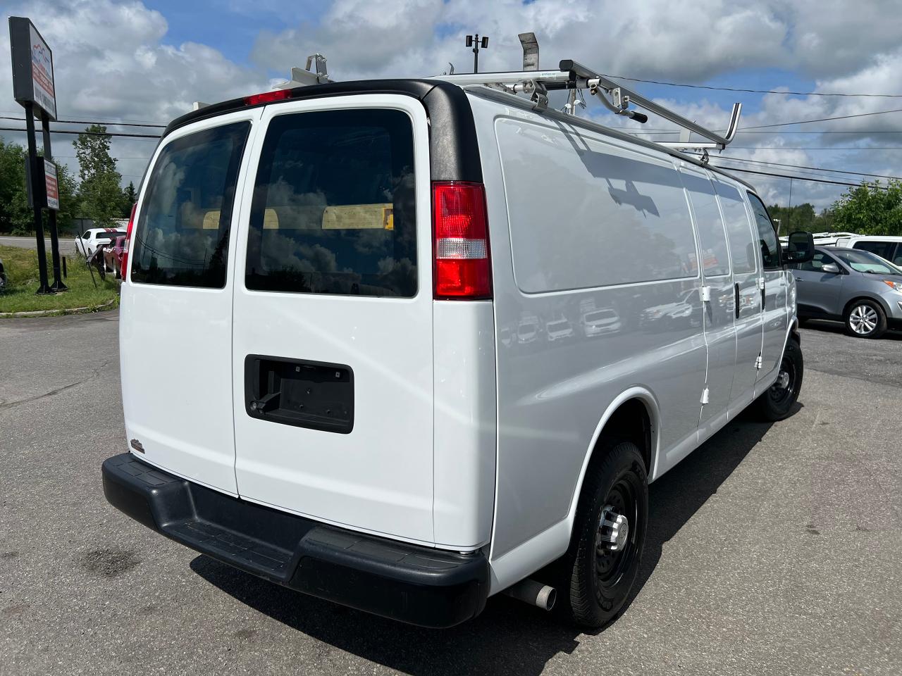 2020 Chevrolet Express Cargo Van undefined - Photo #5