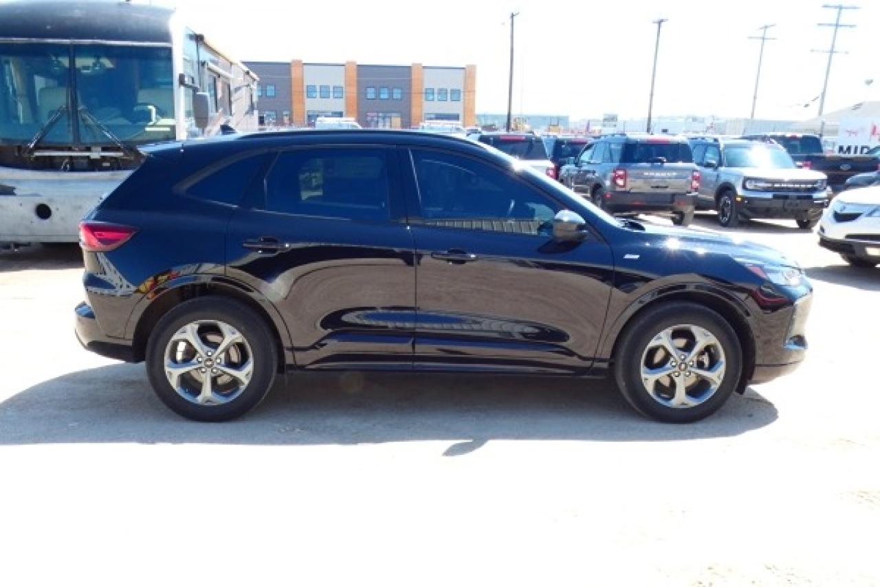 2023 Ford Escape ST-Line Select AWD w/Htd L.wrap, NAV, BUC - Photo #5