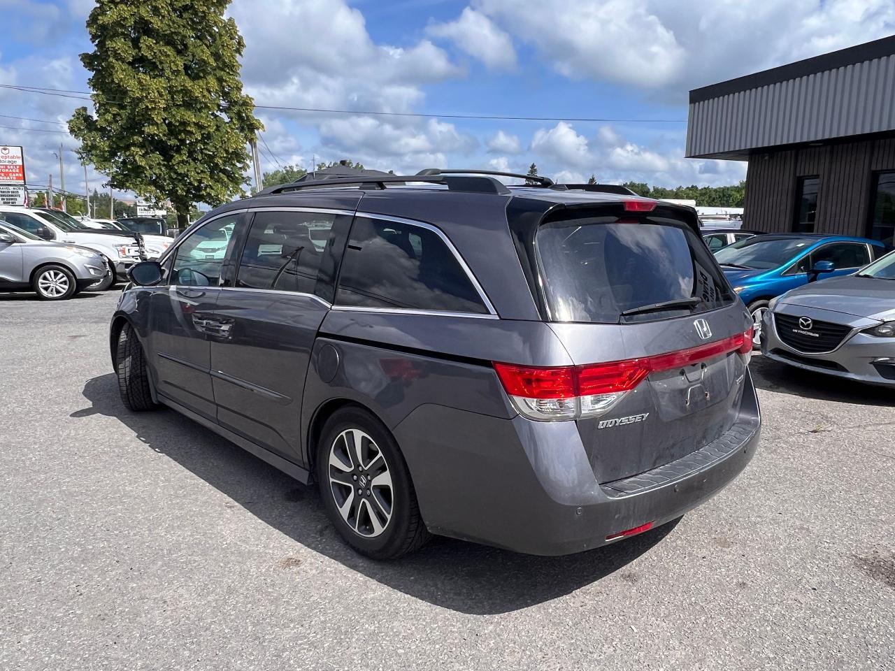 2016 Honda Odyssey Touring - Photo #2