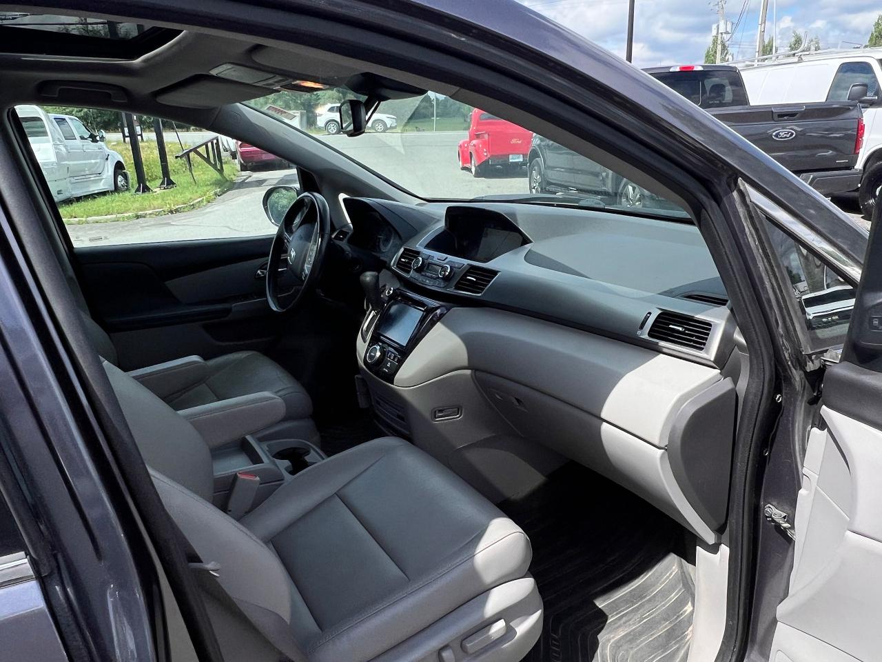 2016 Honda Odyssey Touring - Photo #6
