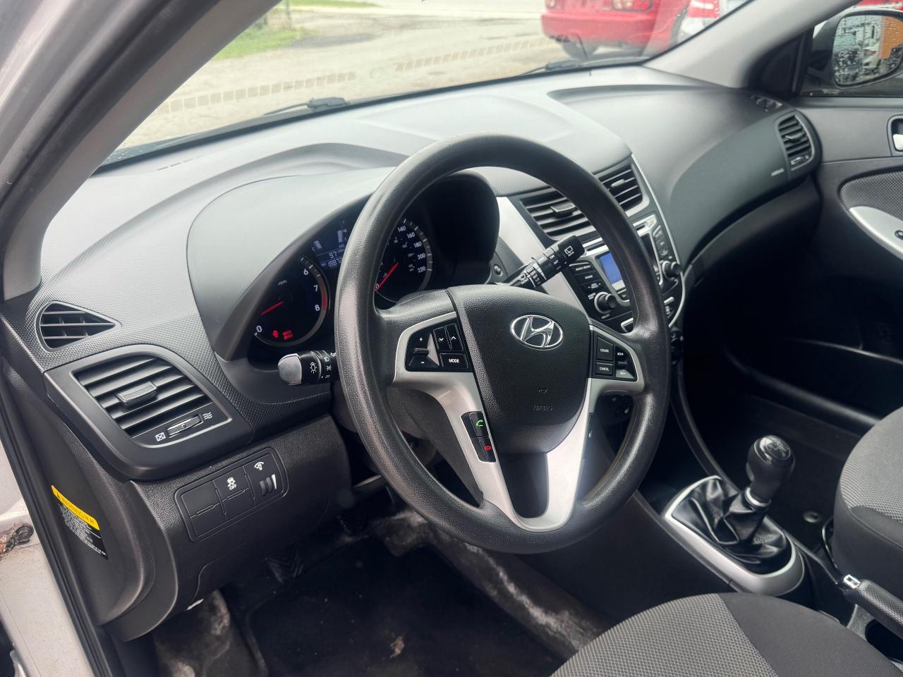 2014 Hyundai Accent GL - Photo #9