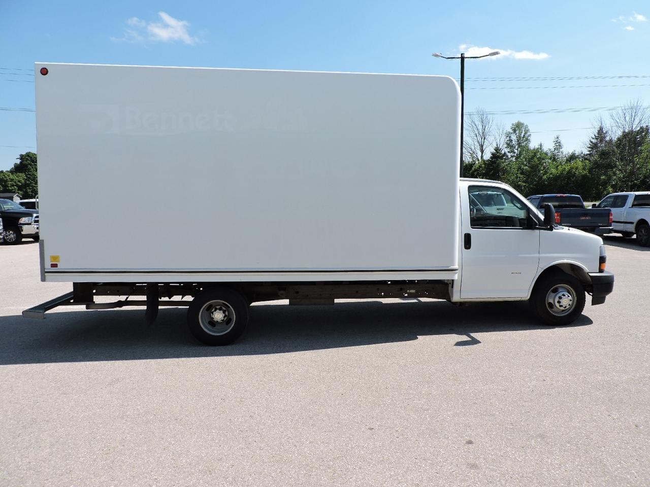 2020 Chevrolet Express 3500 Van 6.0L V8  16X7 Foot Box New Brakes! Photo3