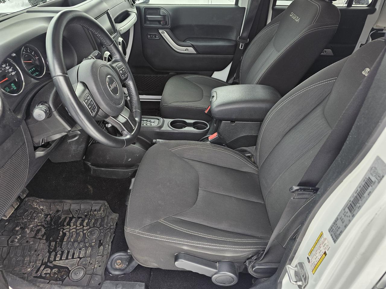 2017 Jeep Wrangler 4WD 4dr Sahara, Auto, Power Options, A/C, 93 km Photo