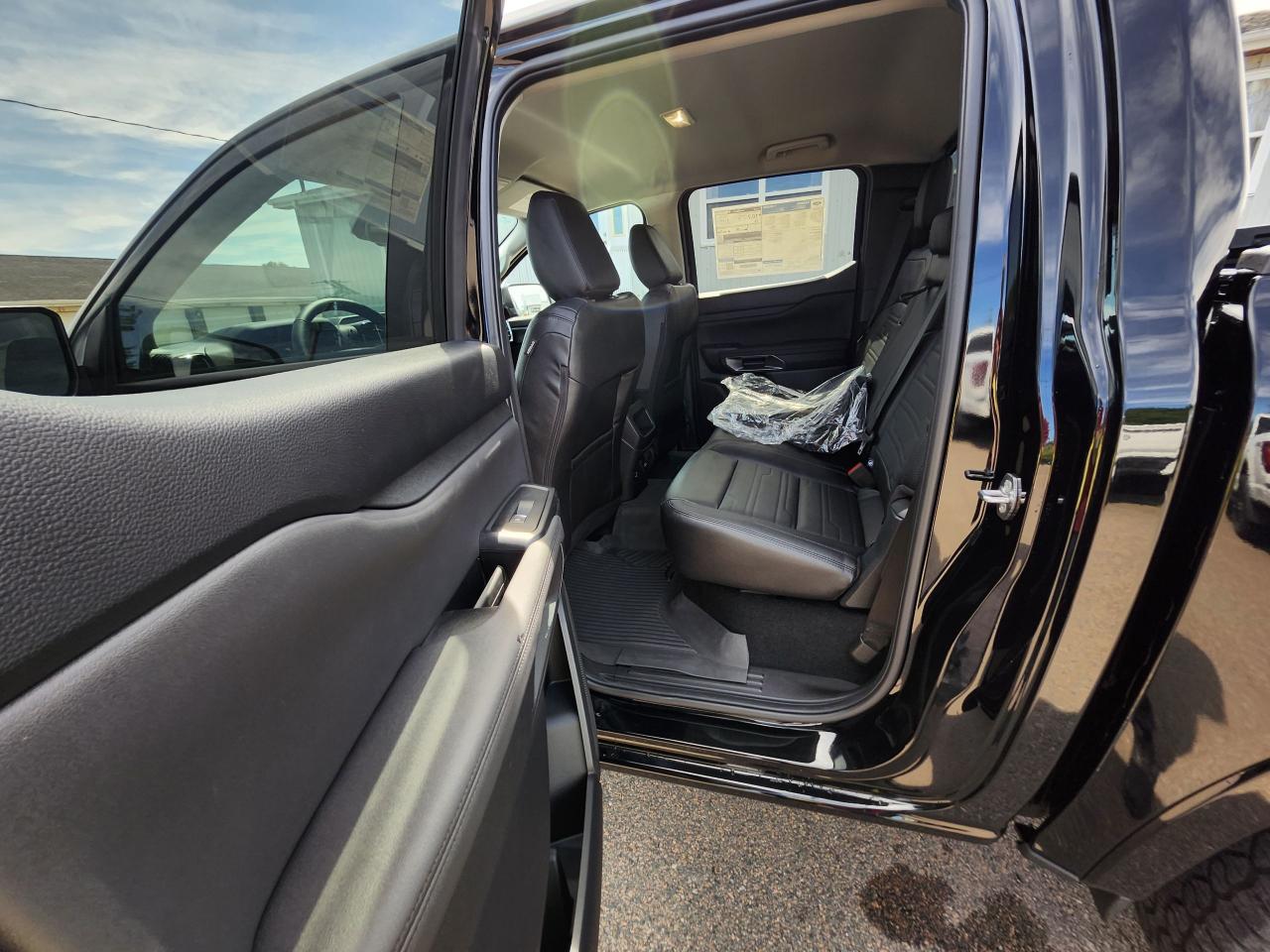 2025 Ford Ranger LARIAT 4WD SuperCrew 5' Box Photo5