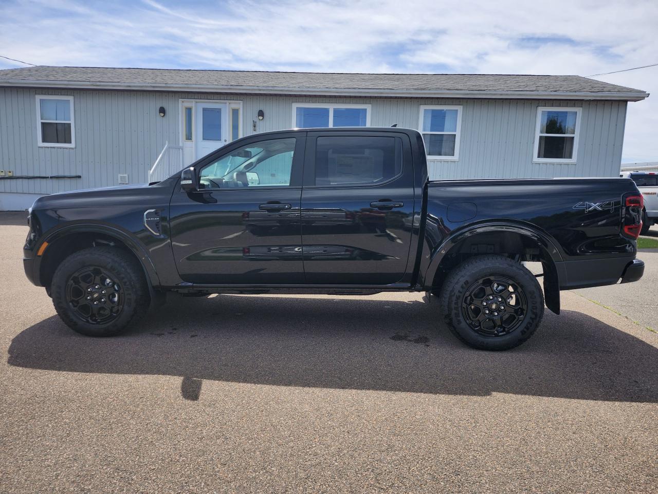 2025 Ford Ranger LARIAT 4WD SuperCrew 5' Box Photo5
