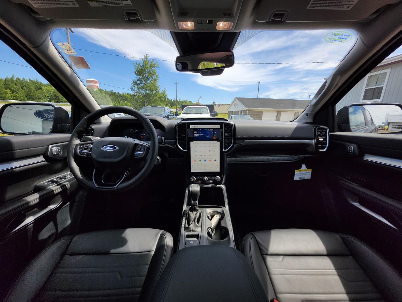2025 Ford Ranger LARIAT 4WD SuperCrew 5' Box Photo5