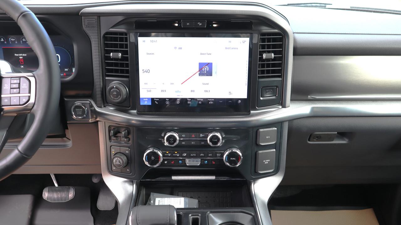 2025 Ford F-150 Platinum Photo5