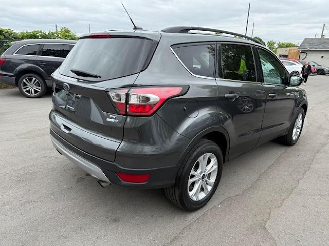 2017 Ford Escape SE - Photo #6