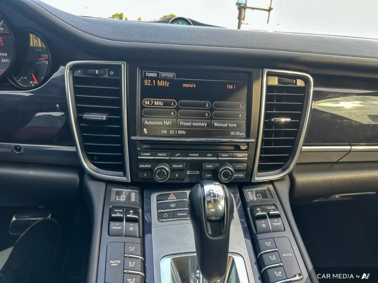 2013 Porsche Panamera 4S / NO ACCIDENTS / LEATHER / SUNROOF/ REAR CAM - Photo #16