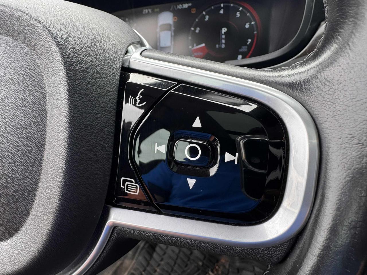 2018 Volvo S90 T5 AWD Momentum - Photo #13