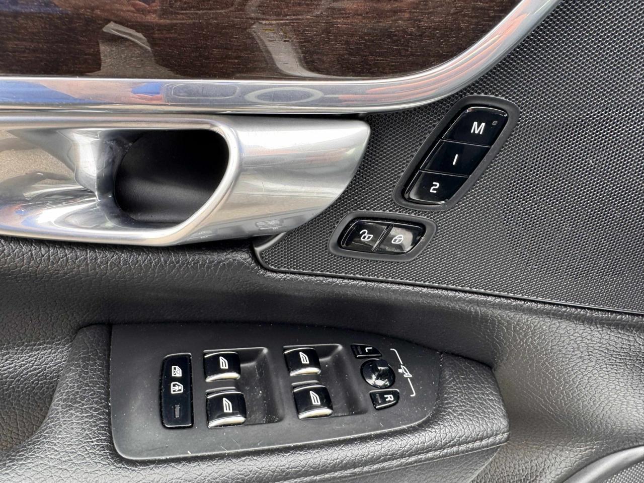 2018 Volvo S90 T5 AWD Momentum - Photo #15